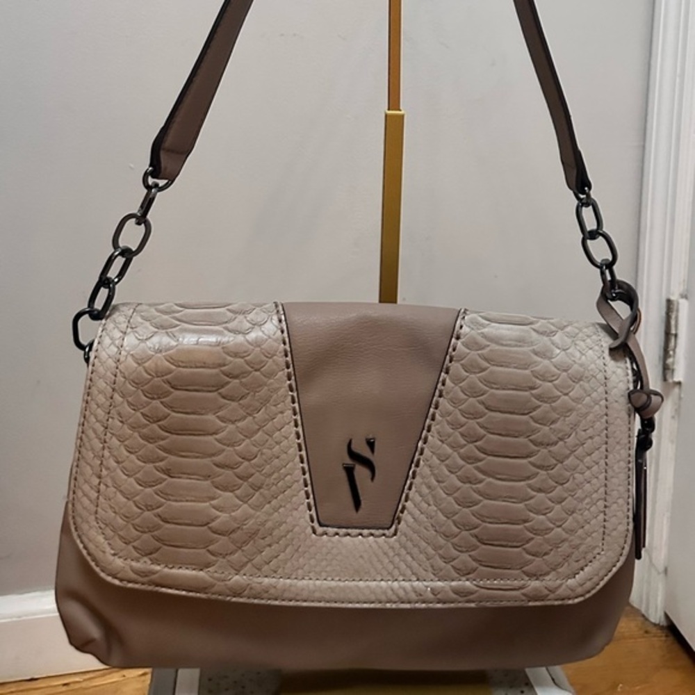 EUC Simply Vera Vera Wang Taupe Satchel